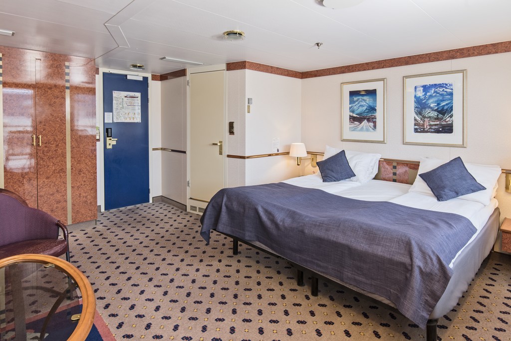 Hurtigruten MS Finnmarken Expedition Suite Upper deck 1.jpg